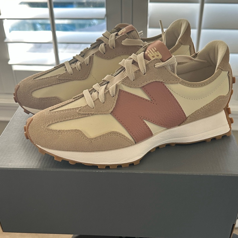 New Balance Women's 327 Sneakers
